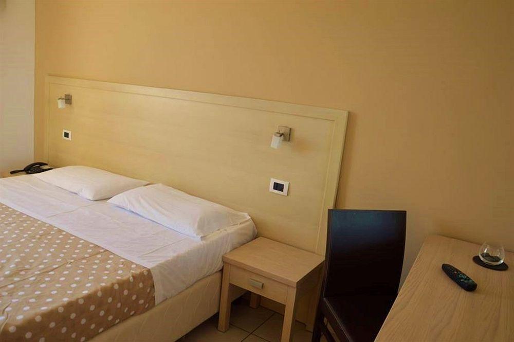 Hotel Bulla Regia Fontane Bianche Eksteriør billede